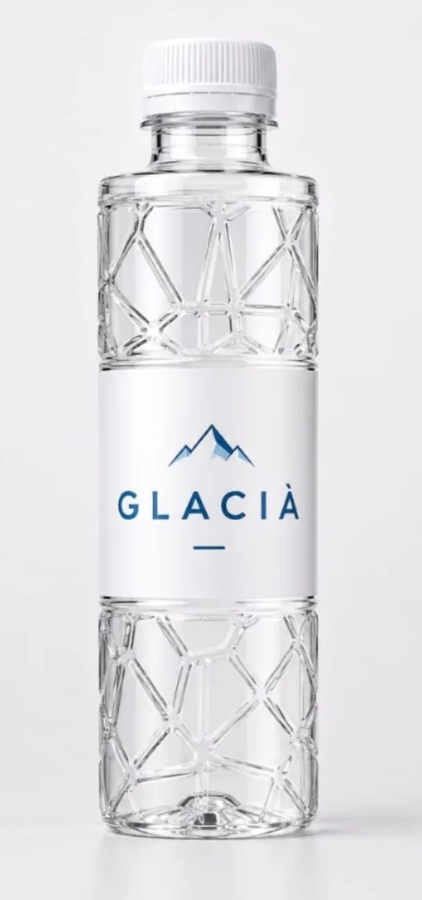 The full Glacià 500 mL bottle with its faceted design
